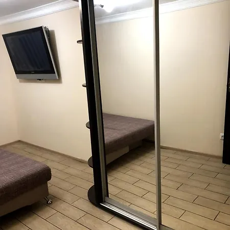 Apartment домик с бассейном возле молодой гвардии *