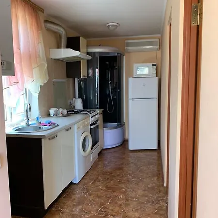 Домик С Бассейном Возле Молодой Гвардии Apartment *