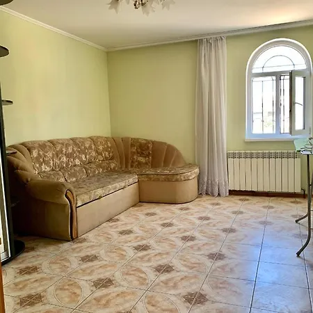 Apartment Домик С Бассейном Возле Молодой Гвардии
