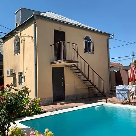Домик С Бассейном Возле Молодой Гвардии Apartment