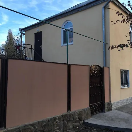 Apartment Домик С Бассейном Возле Молодой Гвардии
