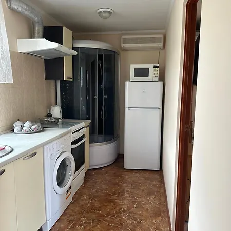 Домик С Бассейном Возле Молодой Гвардии Apartment